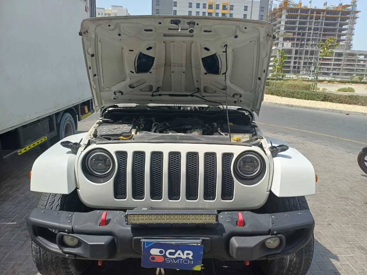 Car image 25
