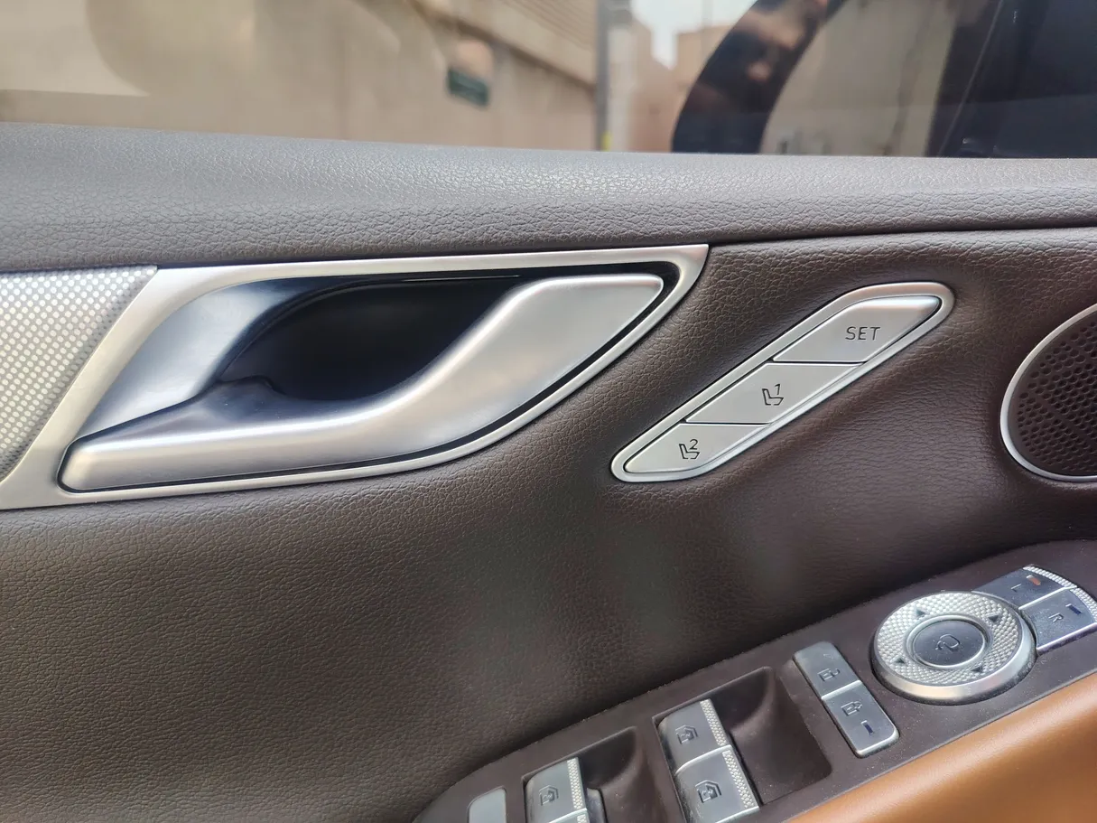 Car image 29