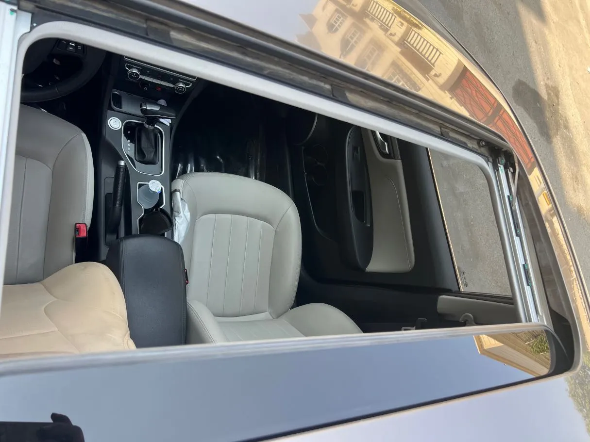 Car image 23