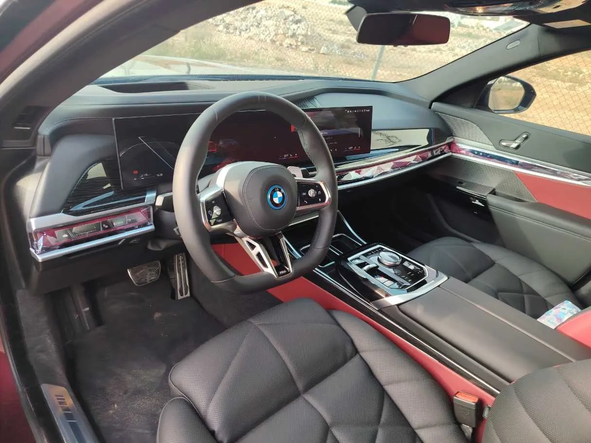 Car image 12
