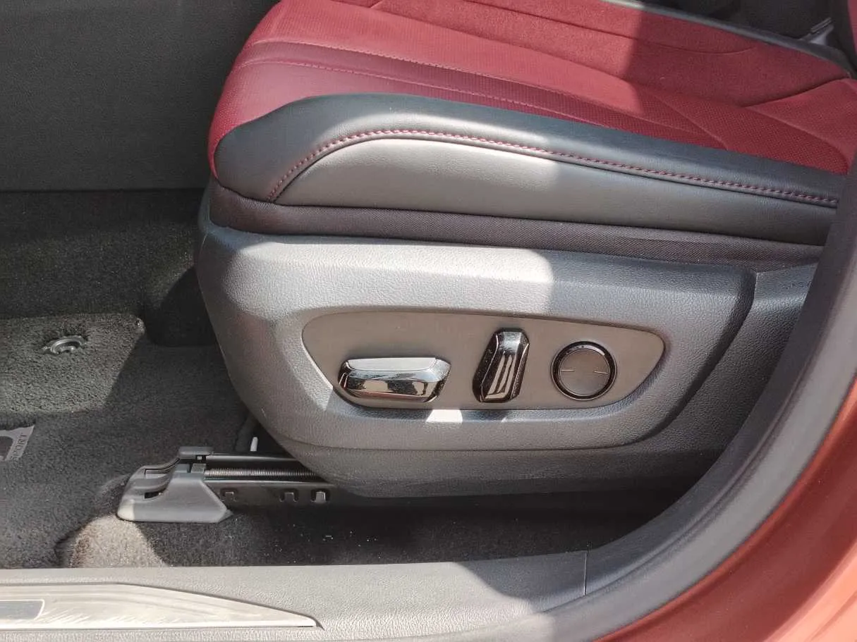 Car image 38