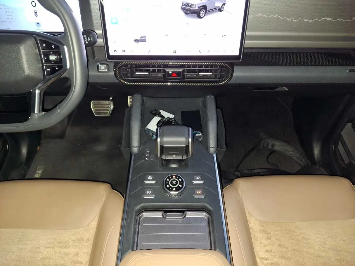 Car image 15