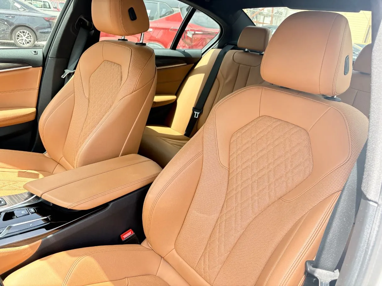 Car image 13