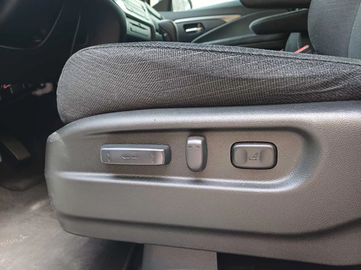 Car image 23