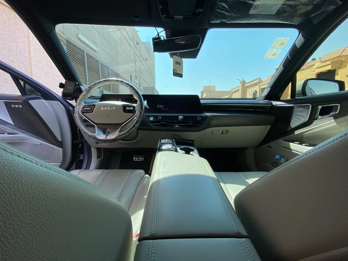 Car image 15