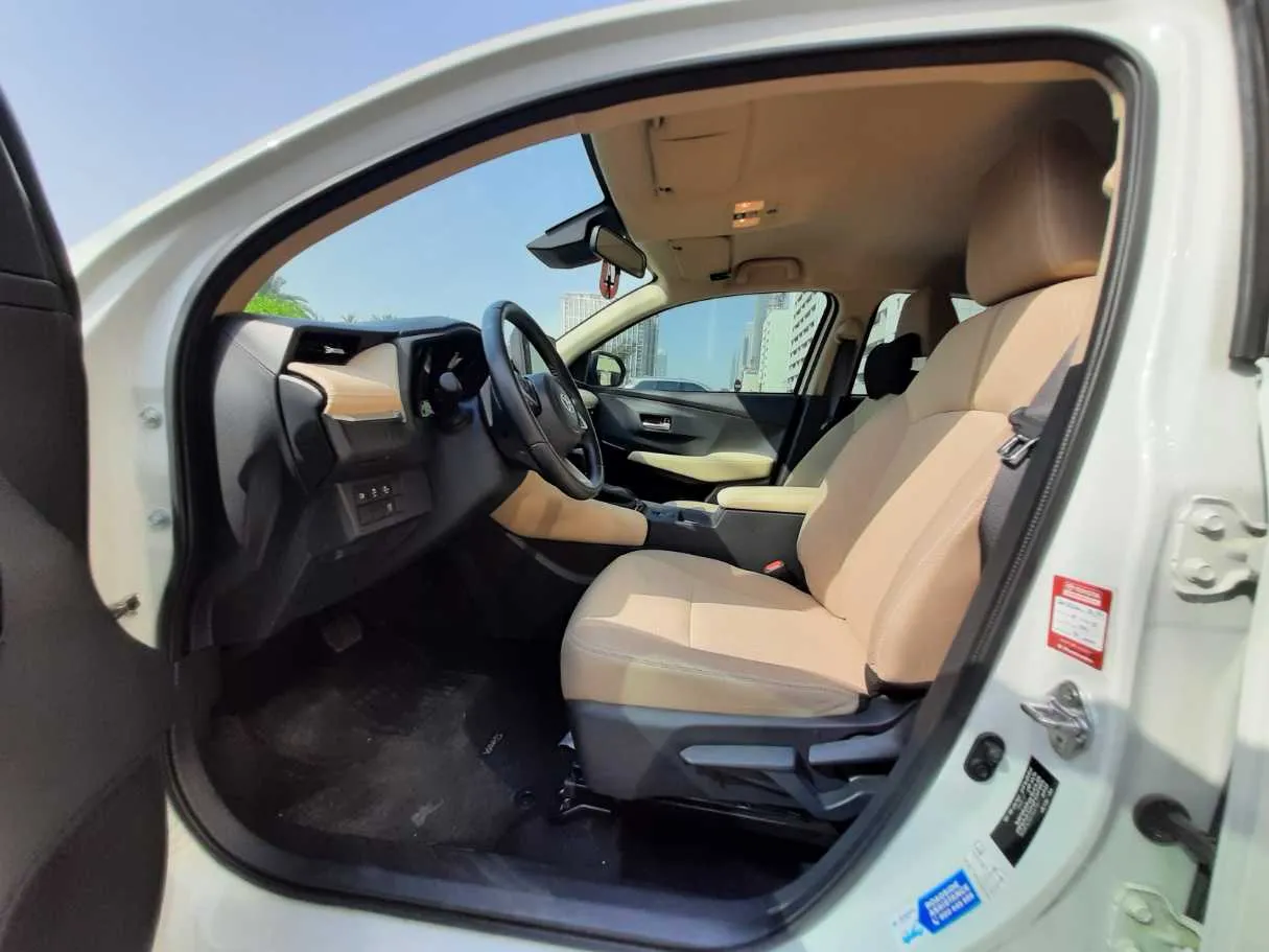 Car image 12