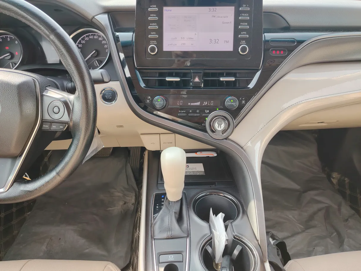 Car image 18