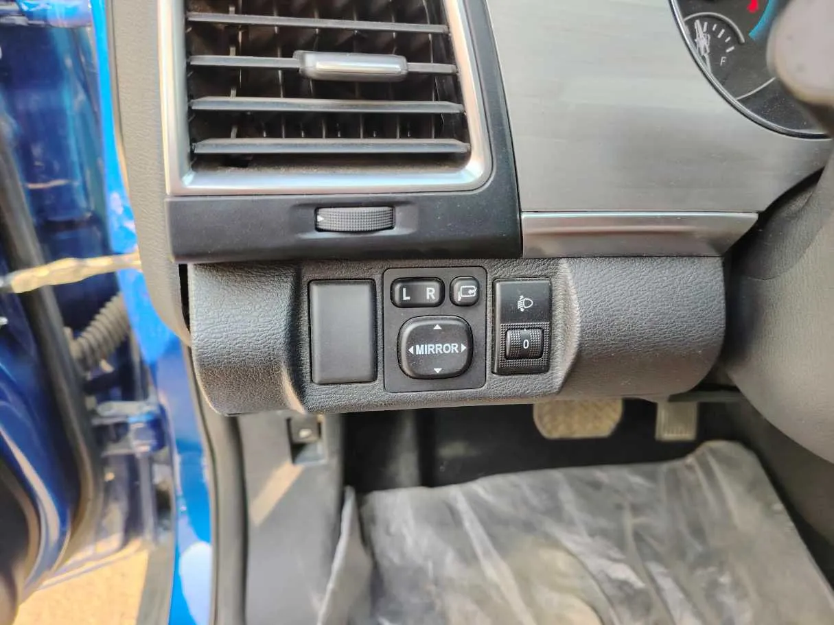 Car image 35