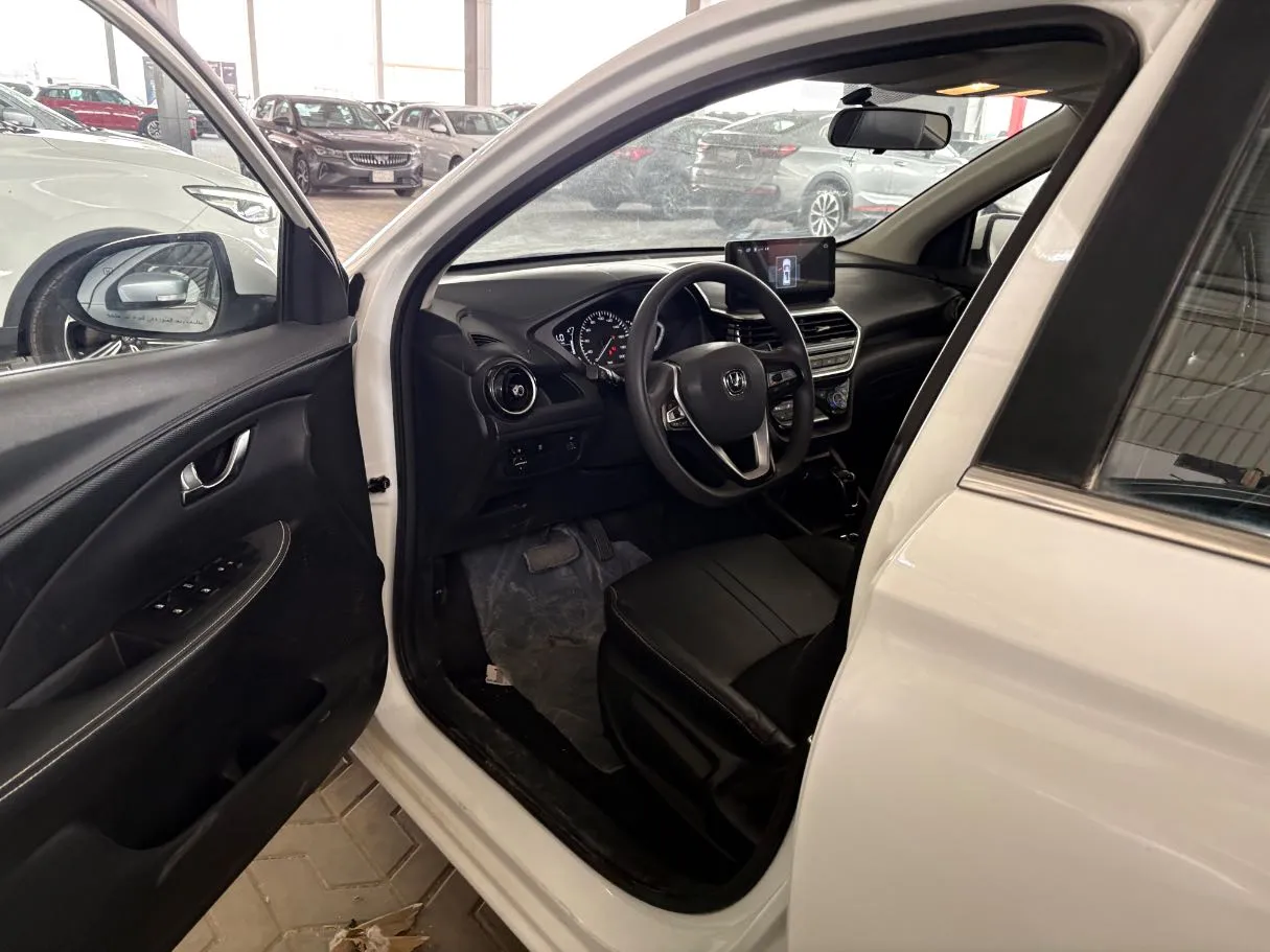 Car image 8