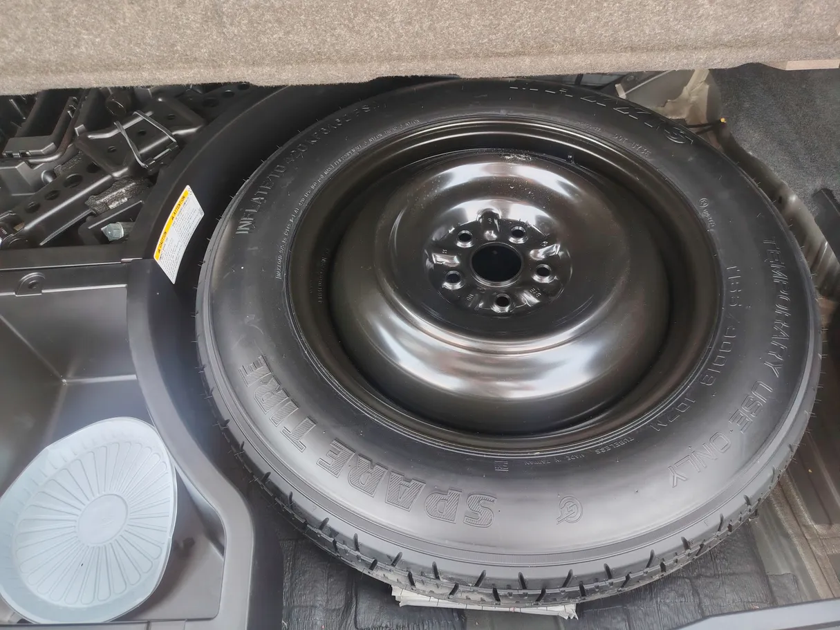 Car image 30