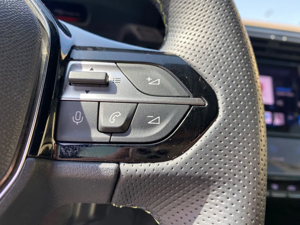 Car image 27