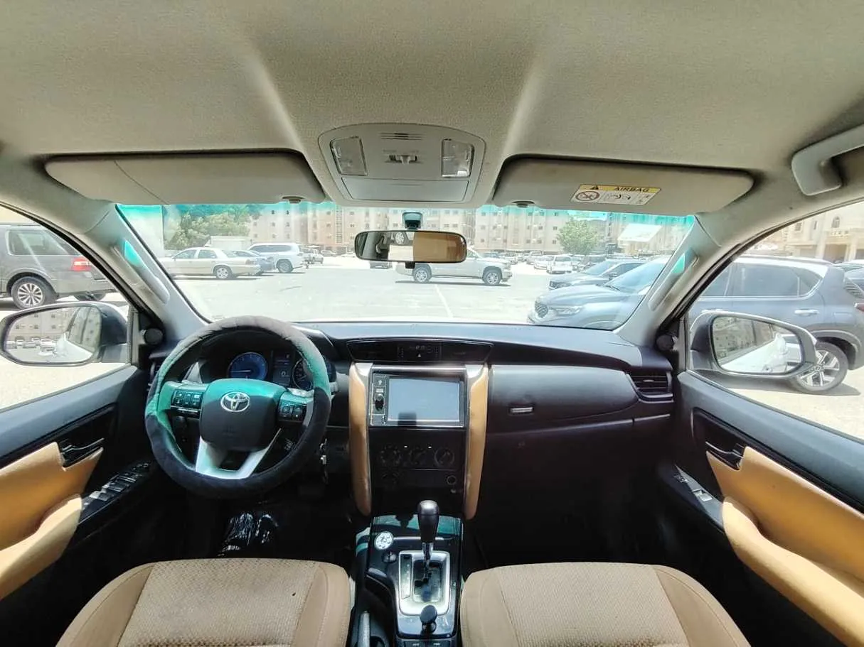 Car image 17