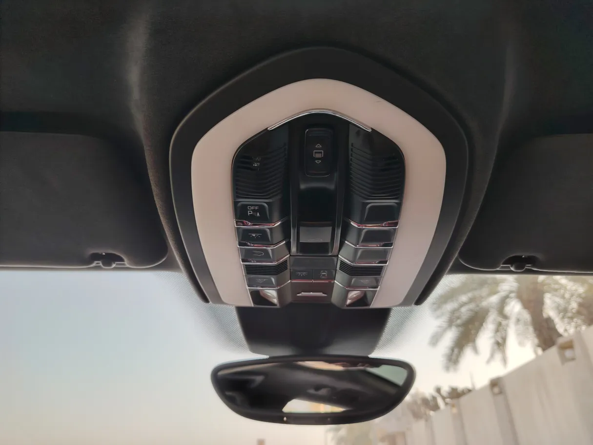Car image 24