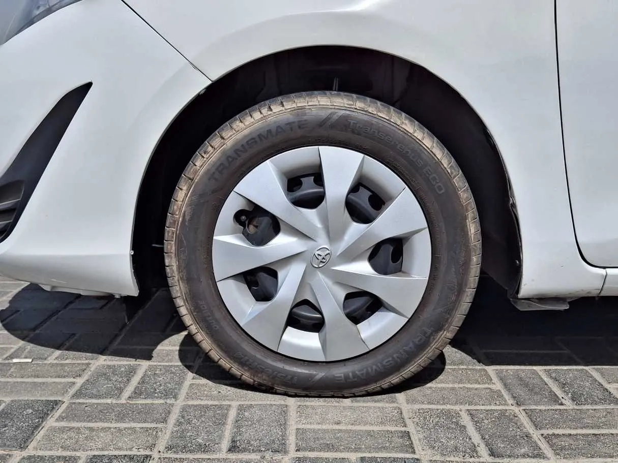 Car image 9