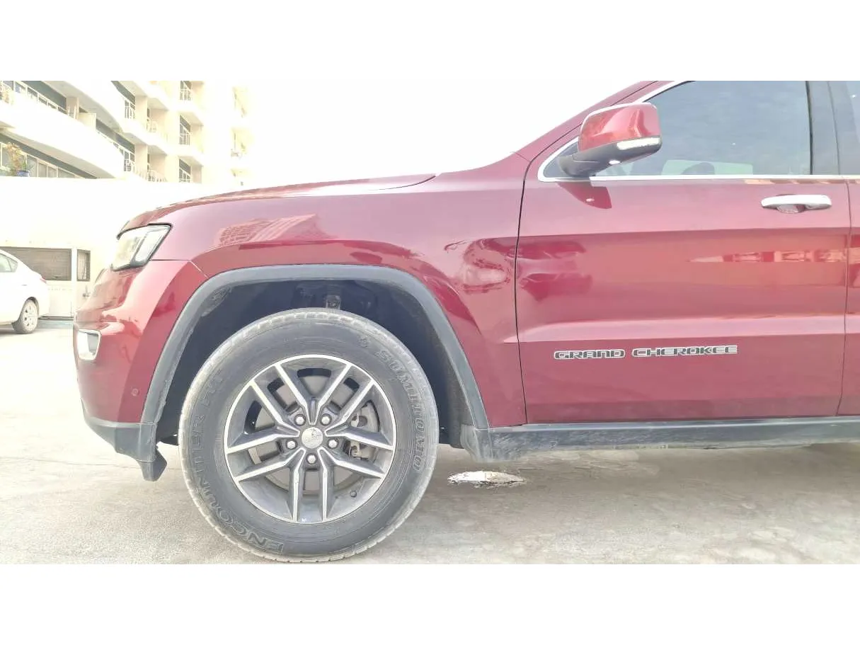 Car image 5