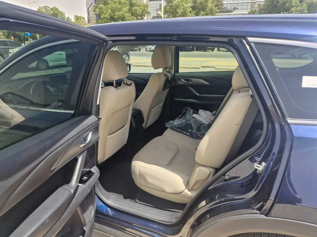 Car image 14