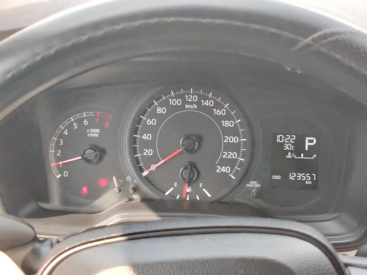 Car image 24