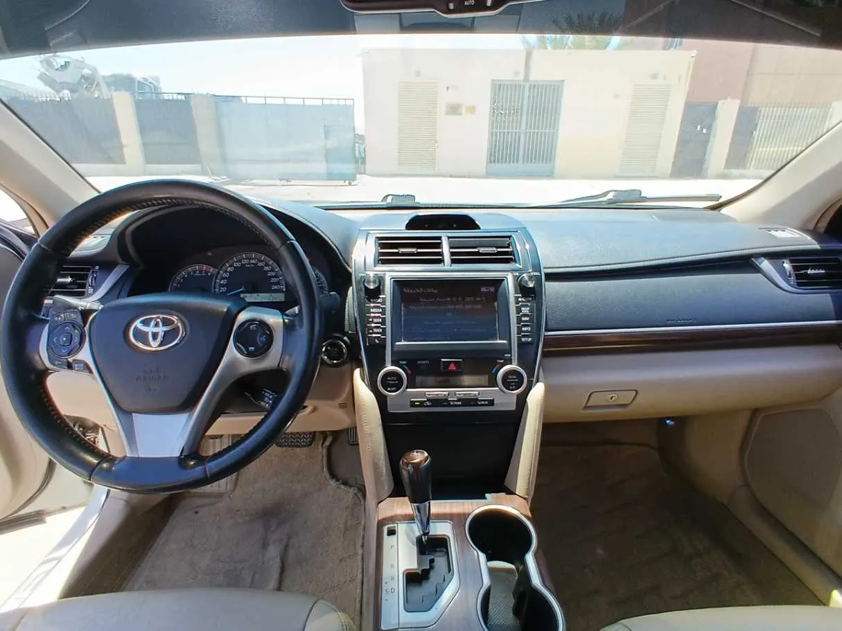 Car image 14