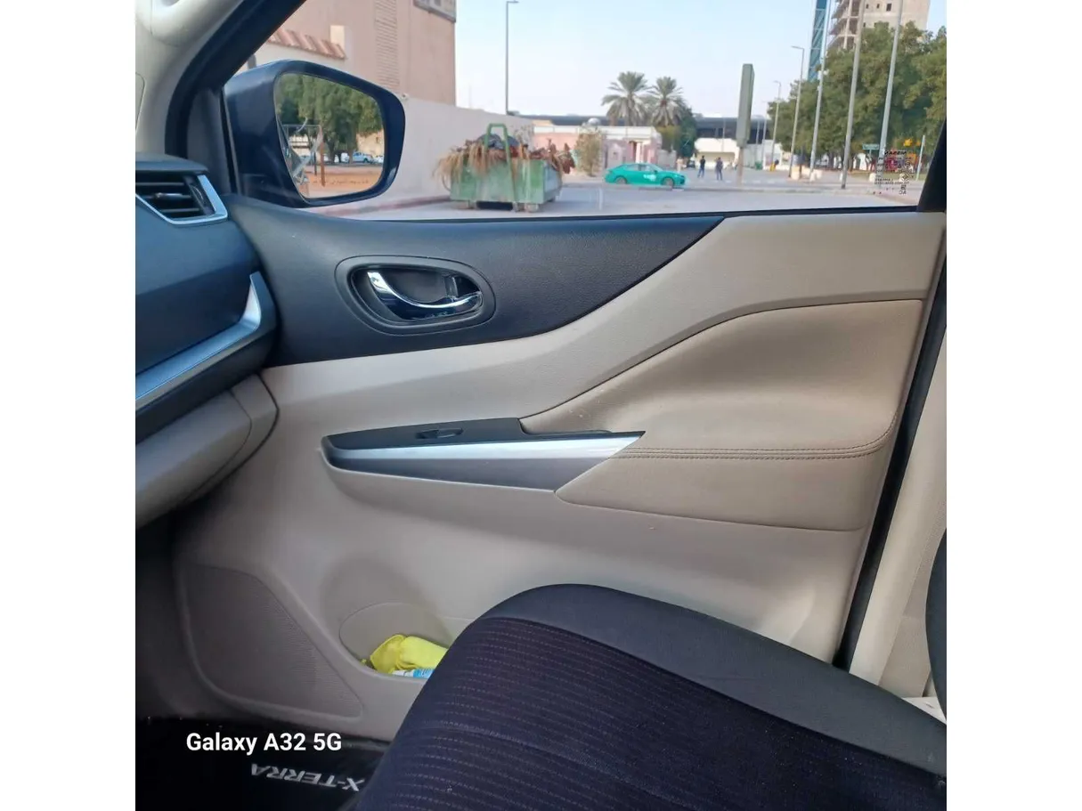 Car image 28
