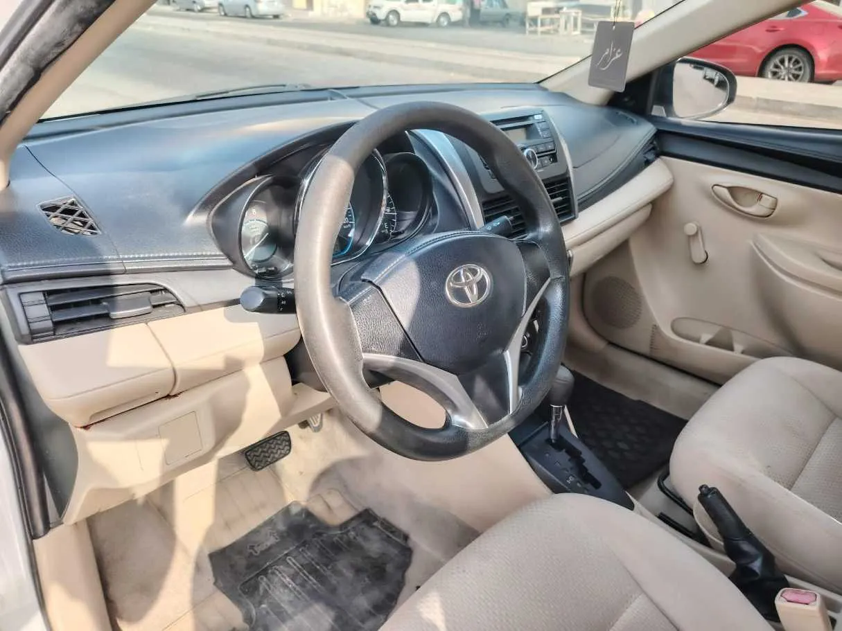 Car image 14