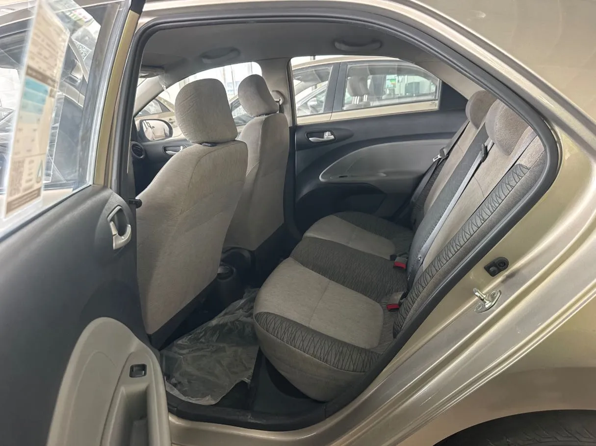 Car image 16