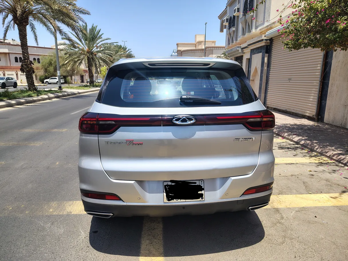 Car image 3