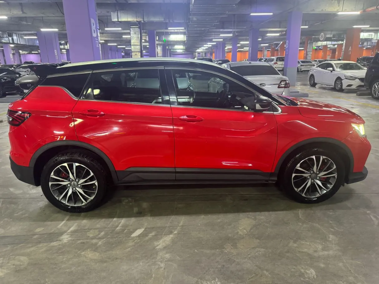 Car image 4