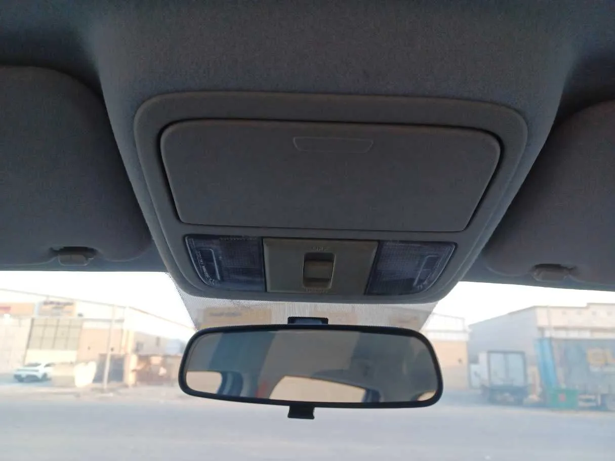 Car image 19