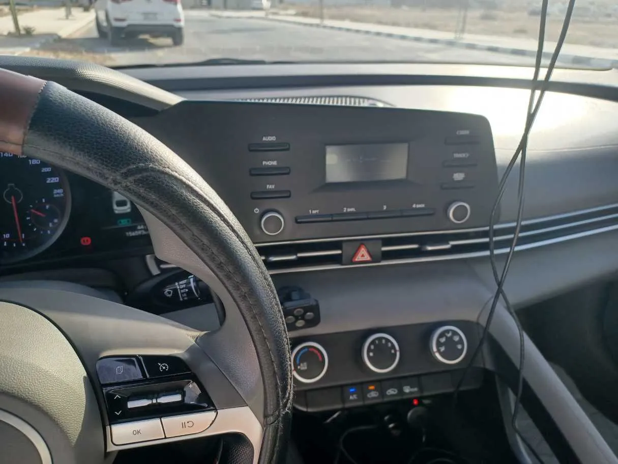 Car image 16