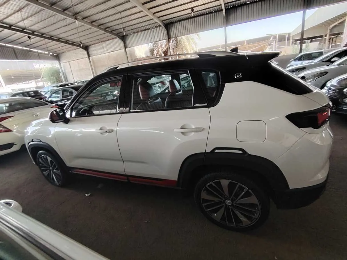 Car image 8