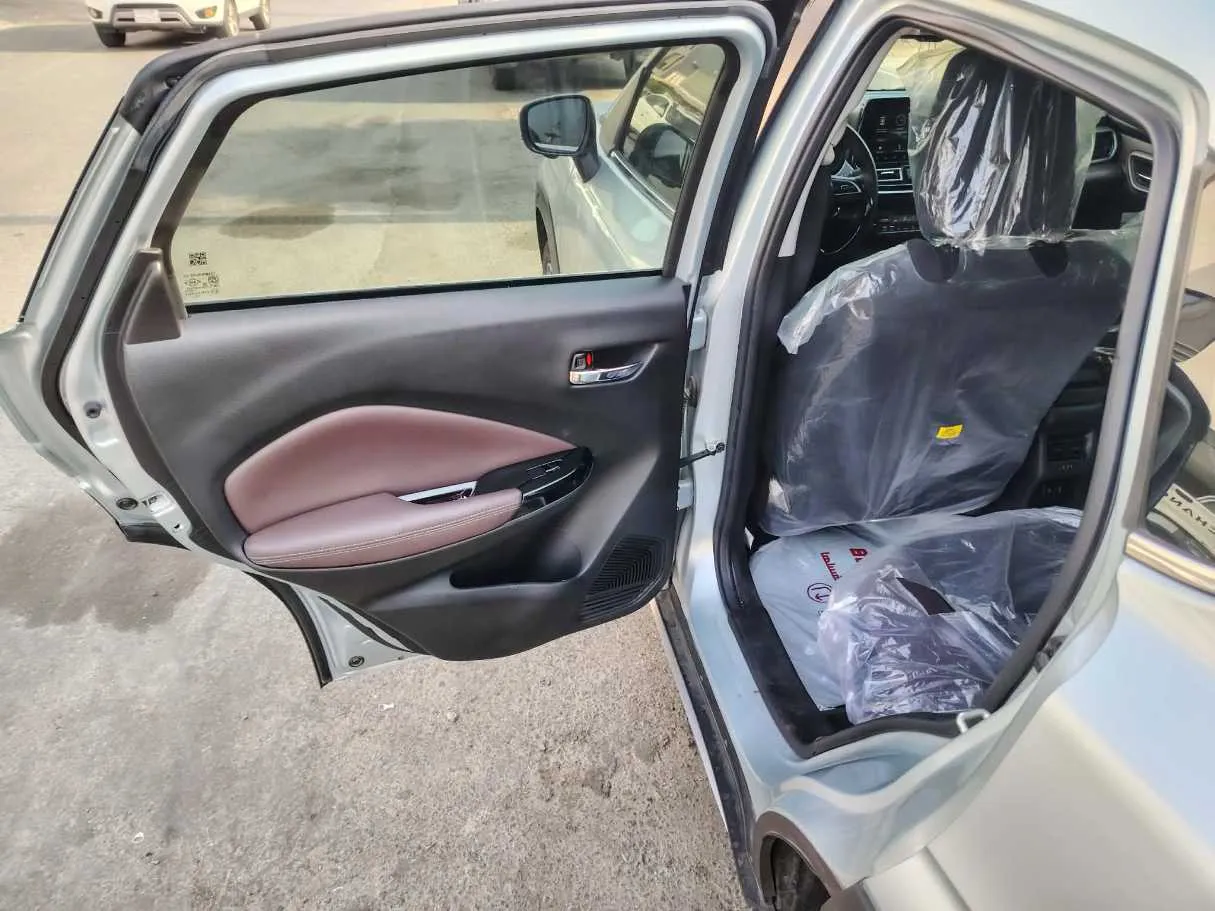 Car image 16