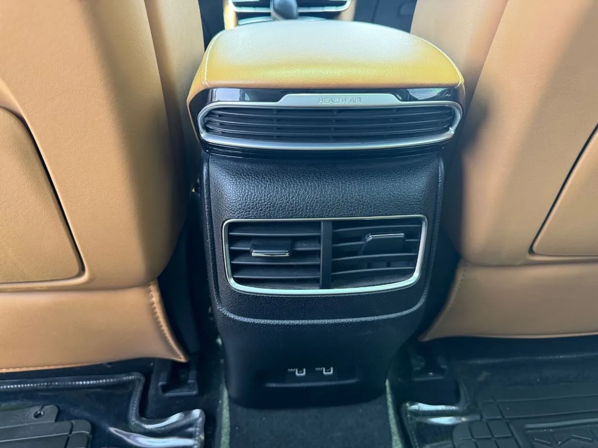 Car image 25