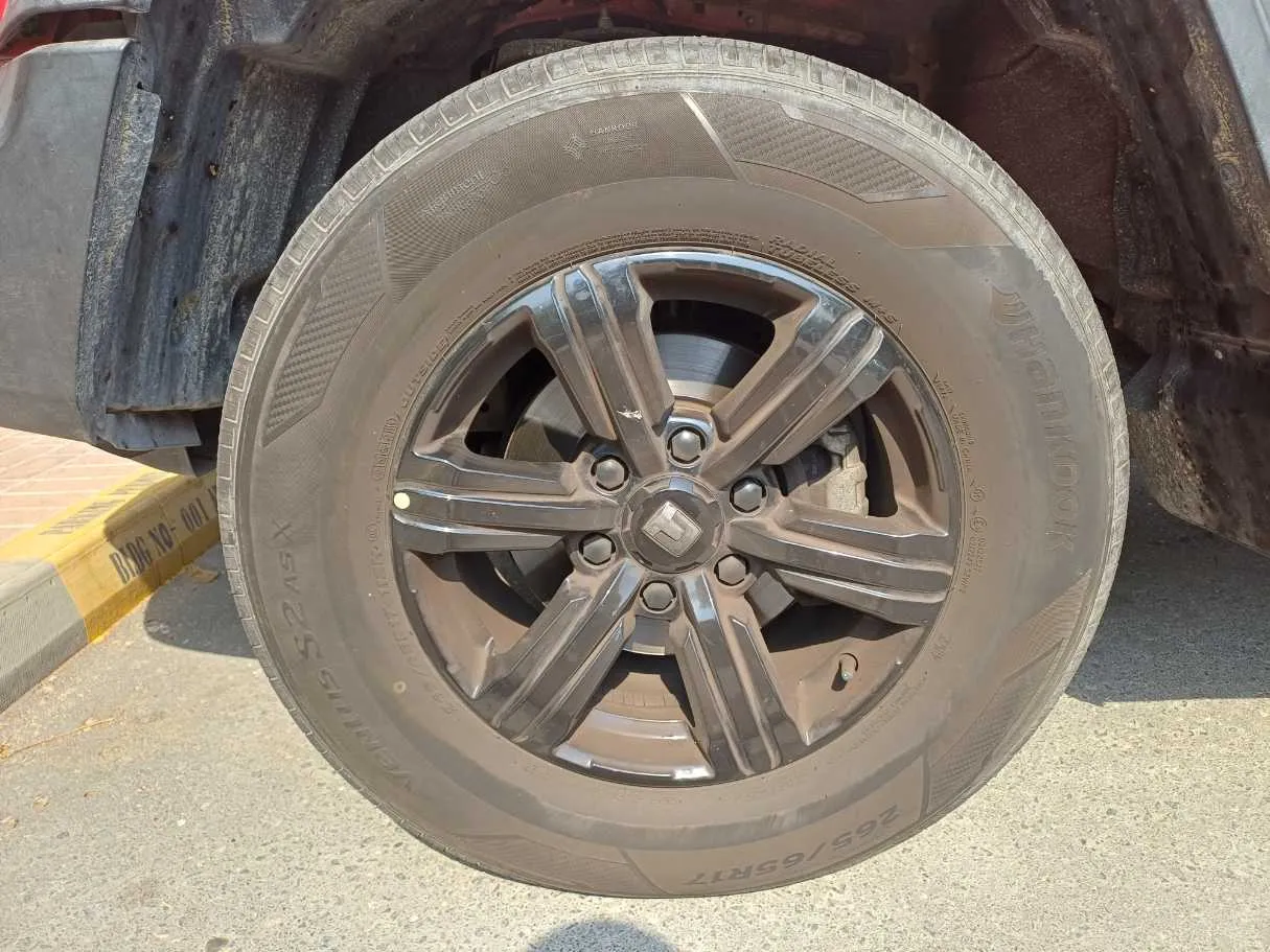 Car image 9