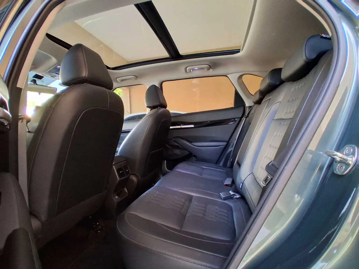 Car image 13