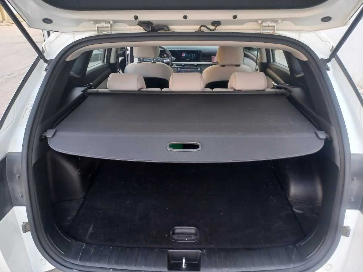 Car image 21