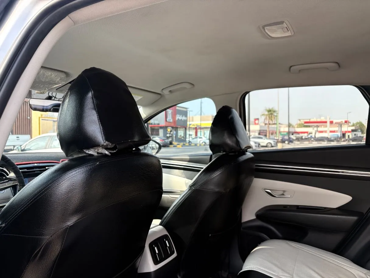 Car image 17