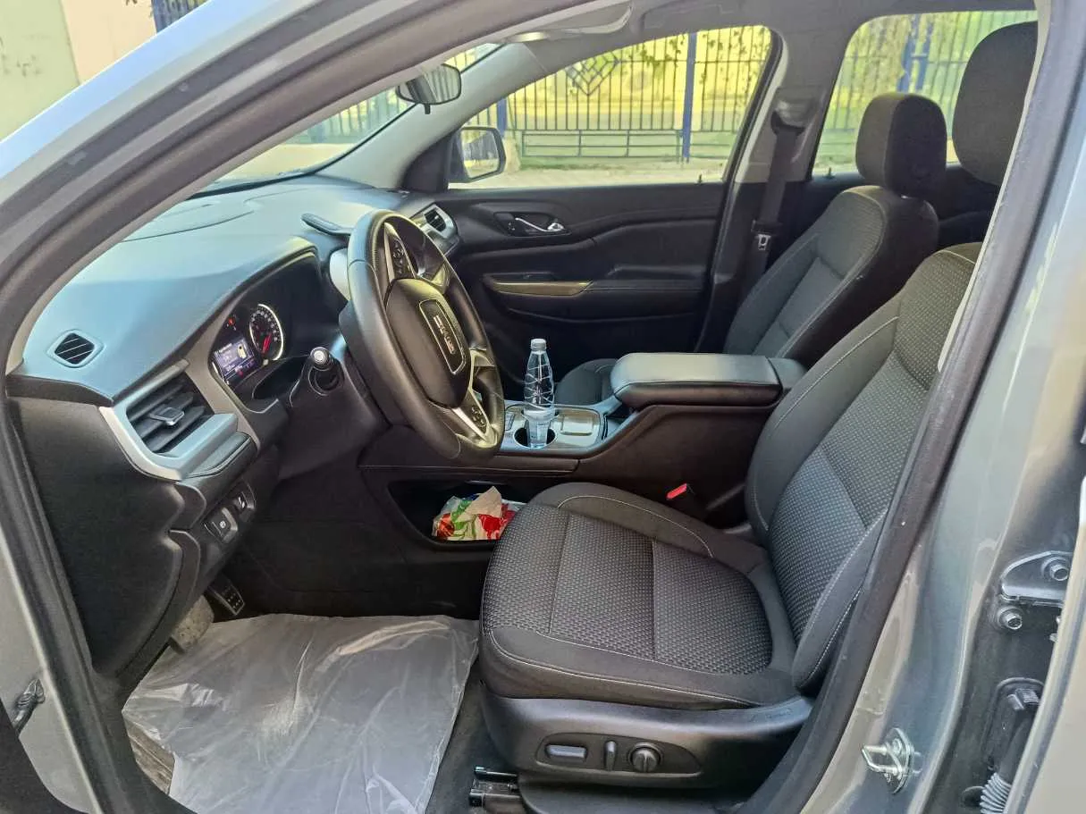 Car image 15