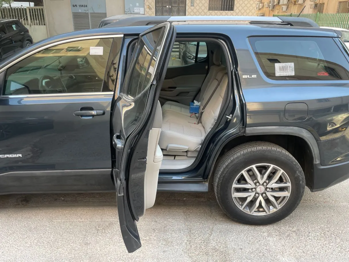 Car image 15