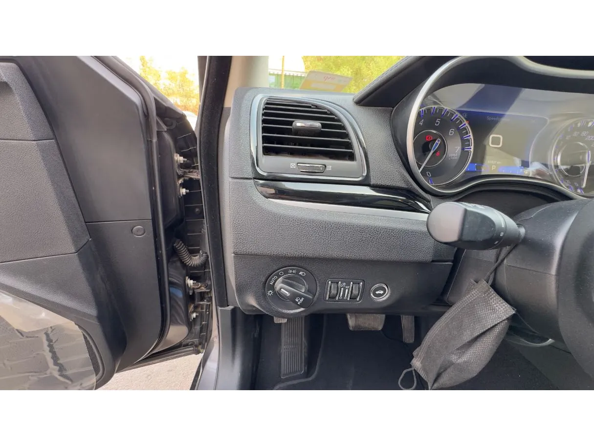 Car image 23