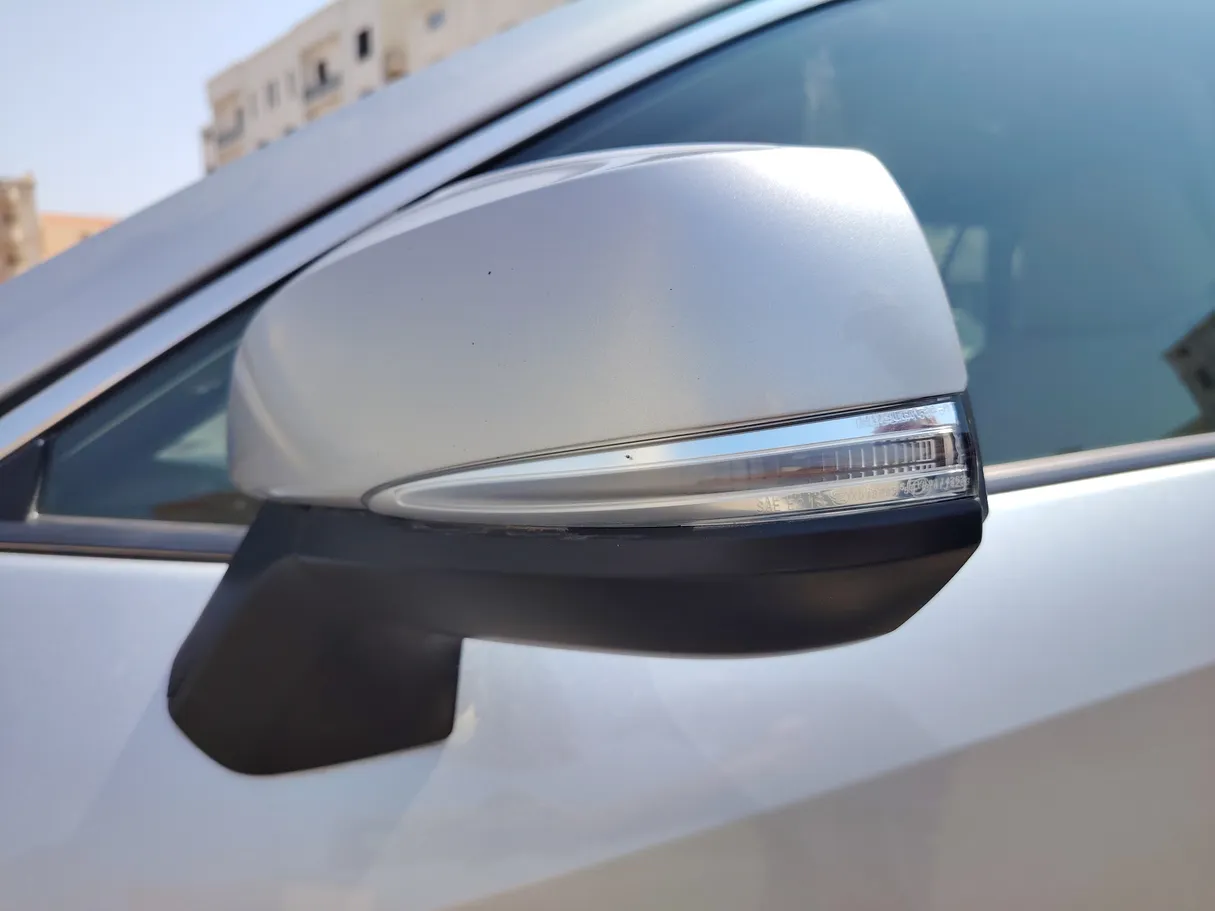 Car image 28