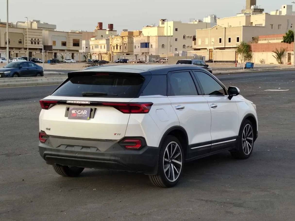 Car image 5