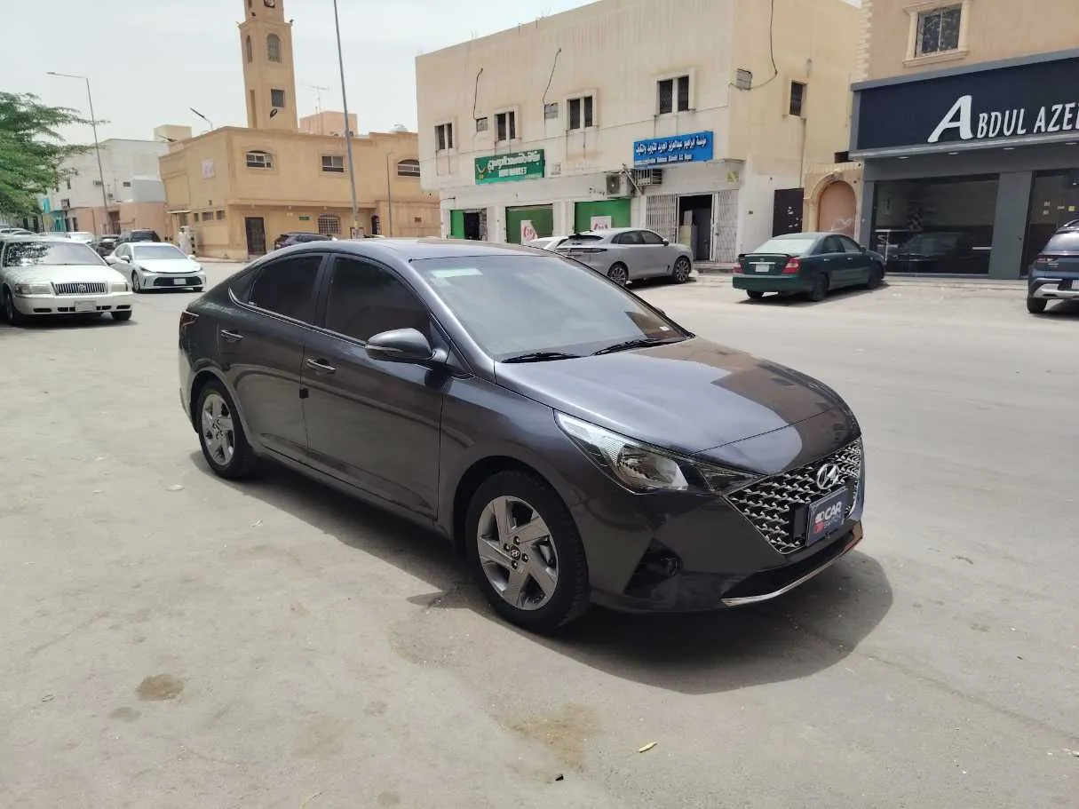 Car image 3