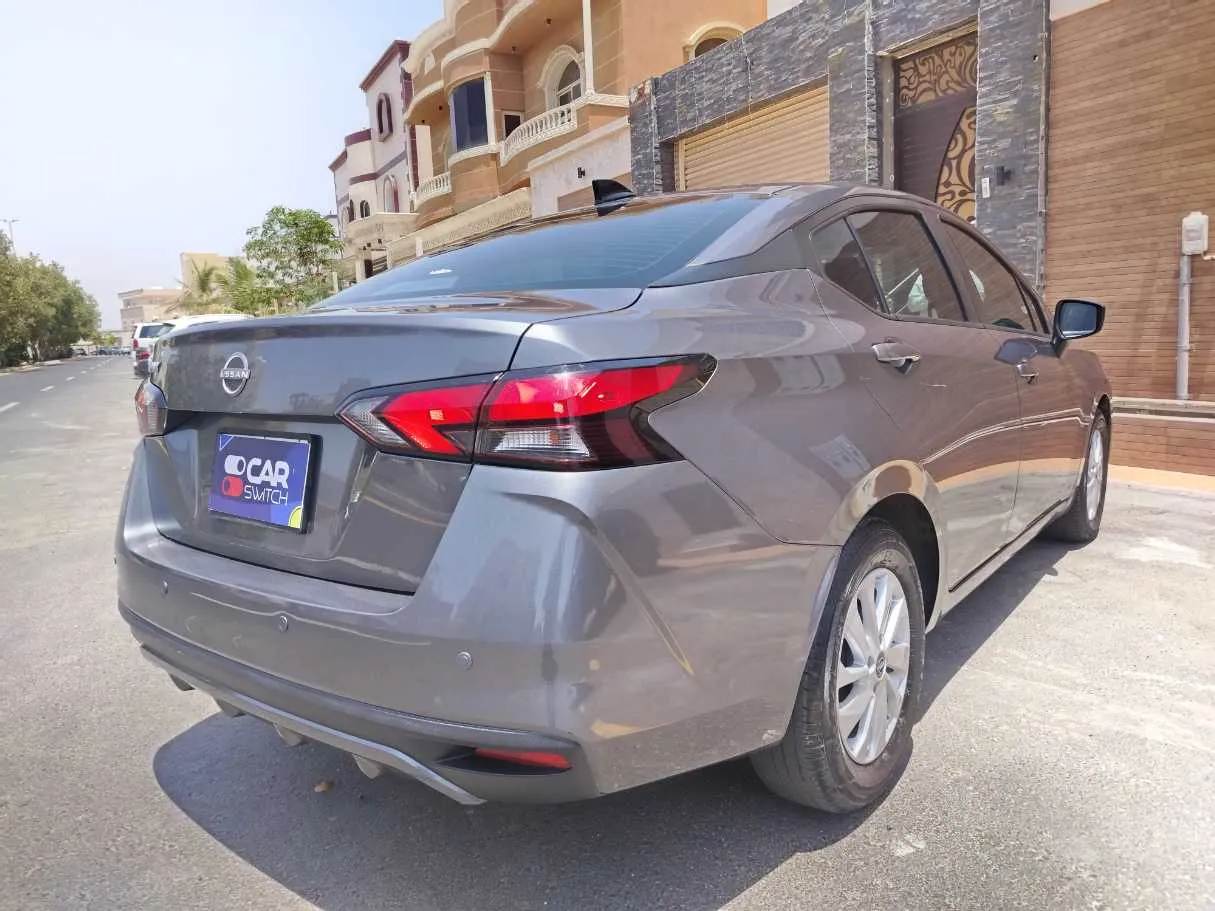 Car image 5
