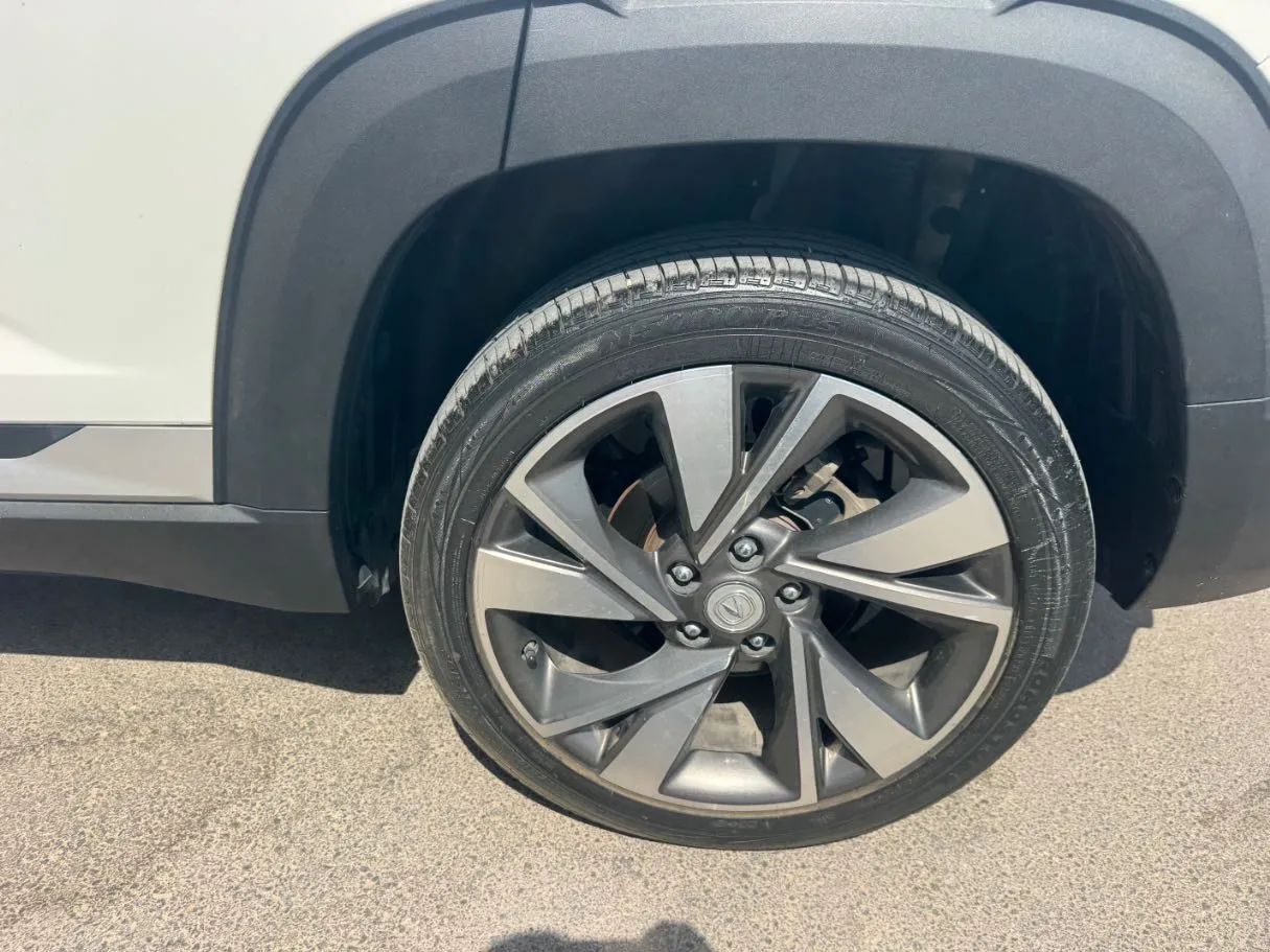Car image 9
