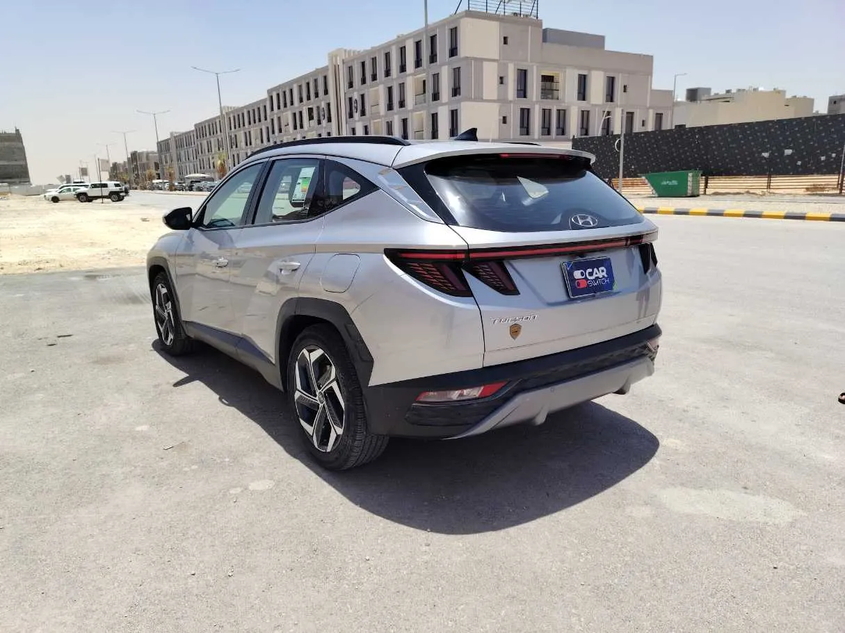 Car image 7