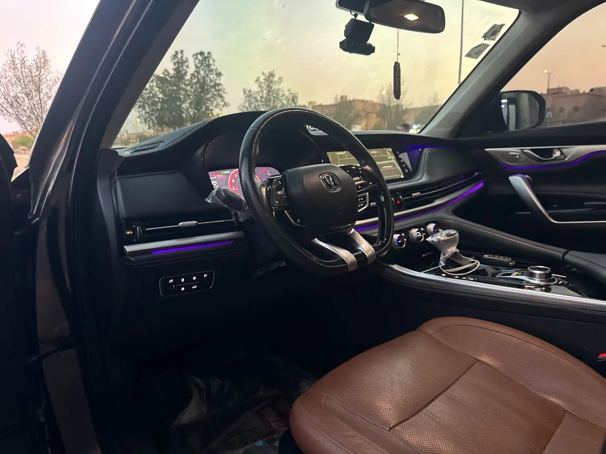 Car image 11