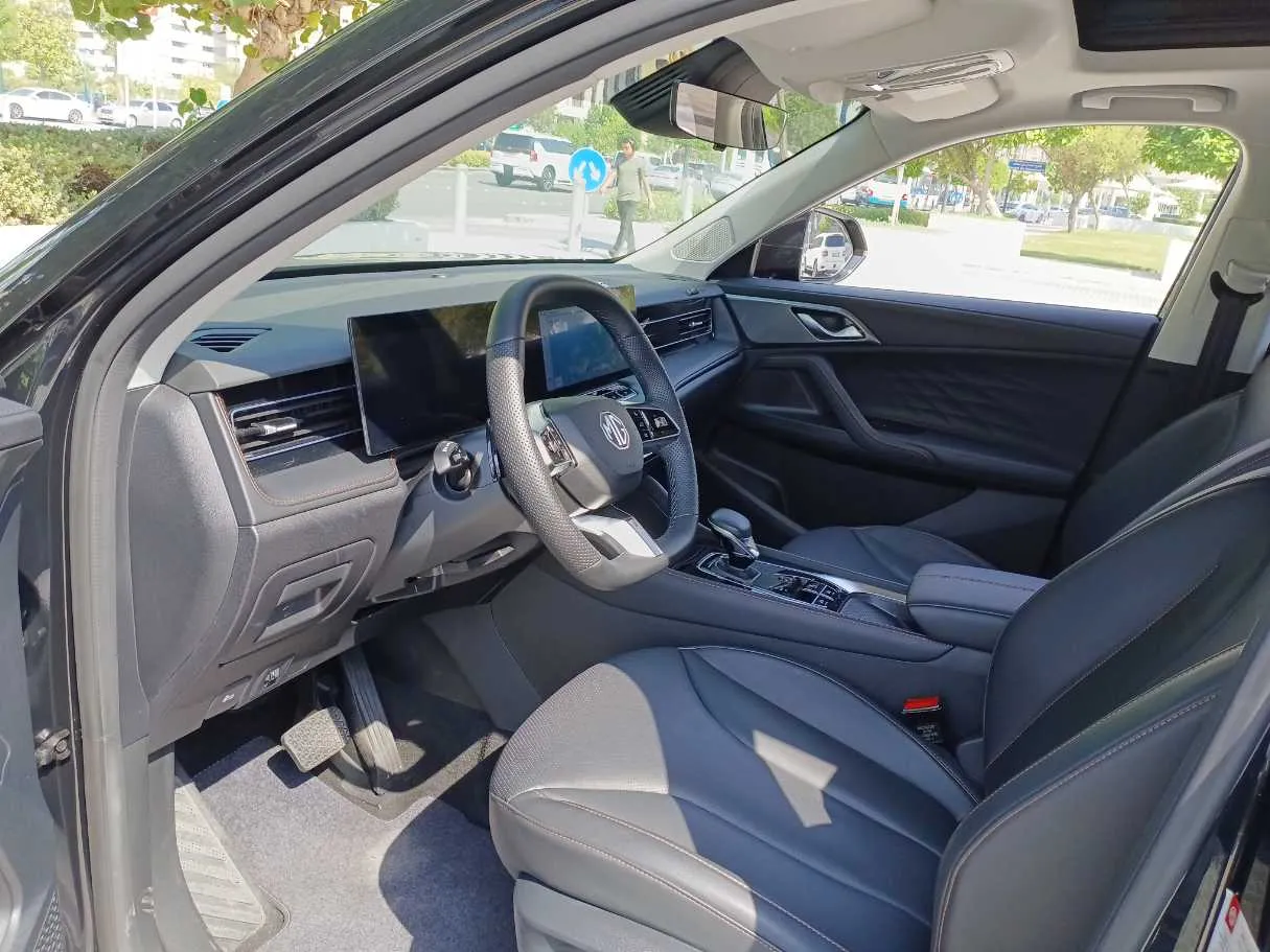 Car image 11