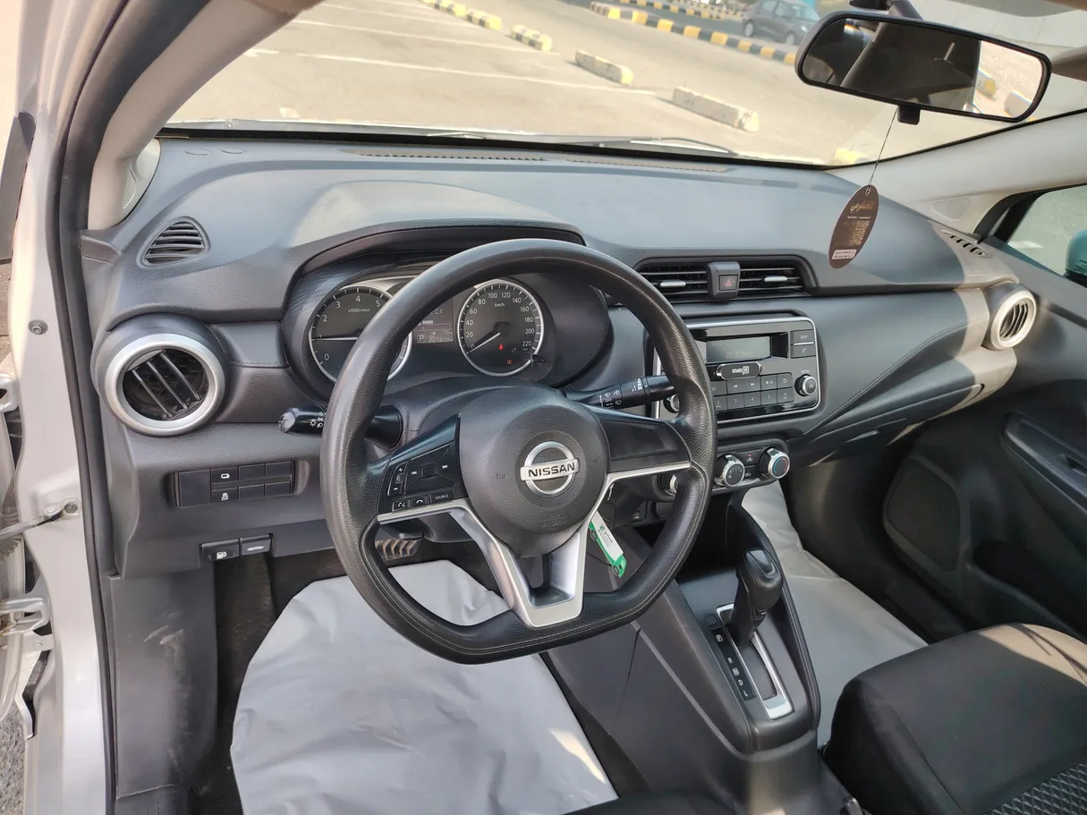 Car image 13
