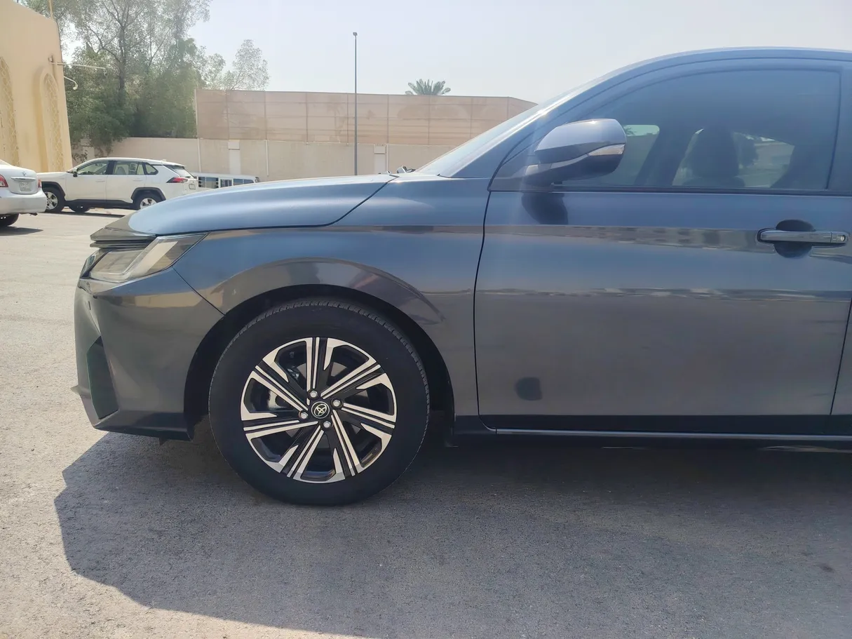 Car image 9