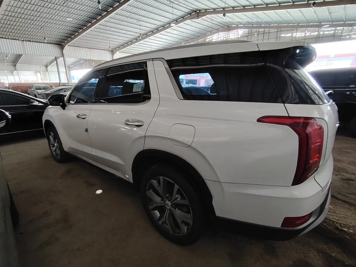 Car image 8